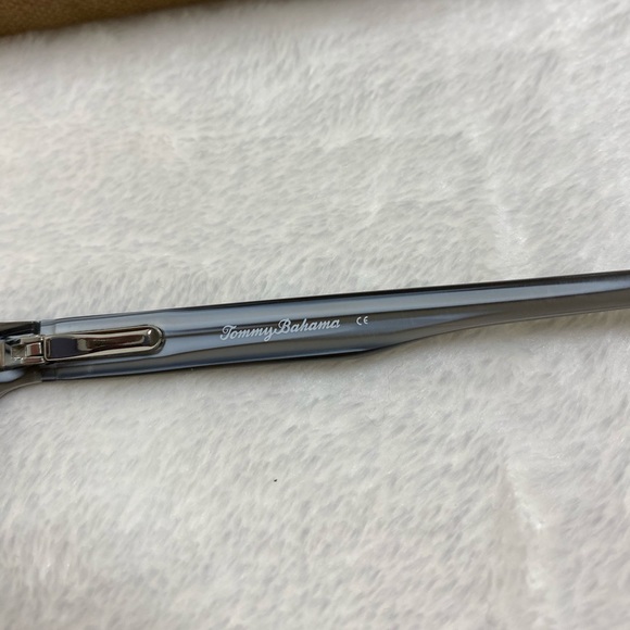 Tommy Bahama TB4019 Mens Eyeglasses with Case - Picture 5 of 7